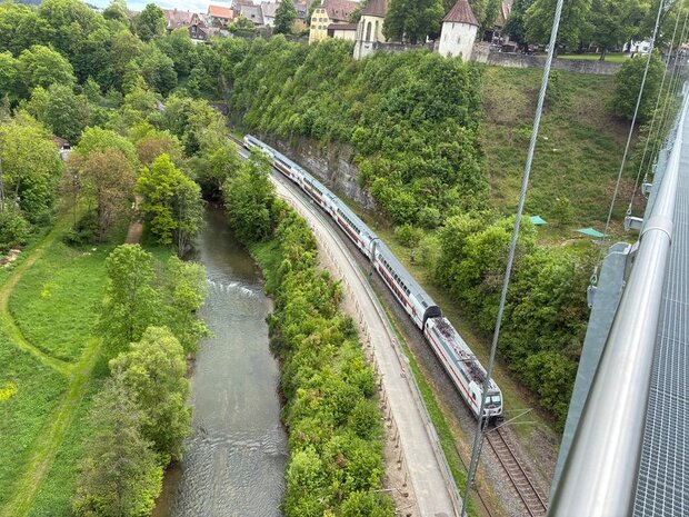 Gäubahn-IC 2026 im eingleisigen Abschnitt in Rottweil